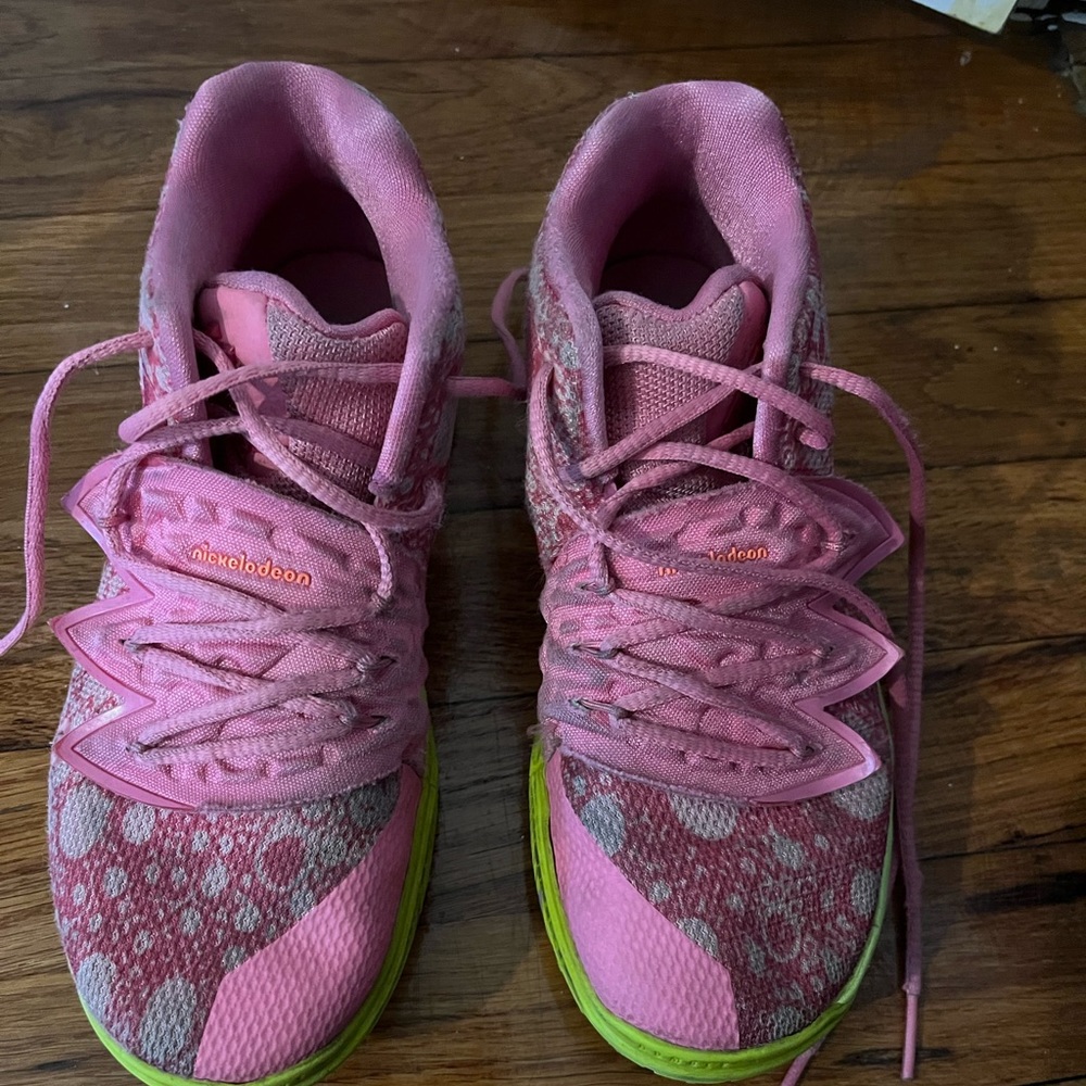 SPECIAL EDITION kyrie Irving basketball sneakers